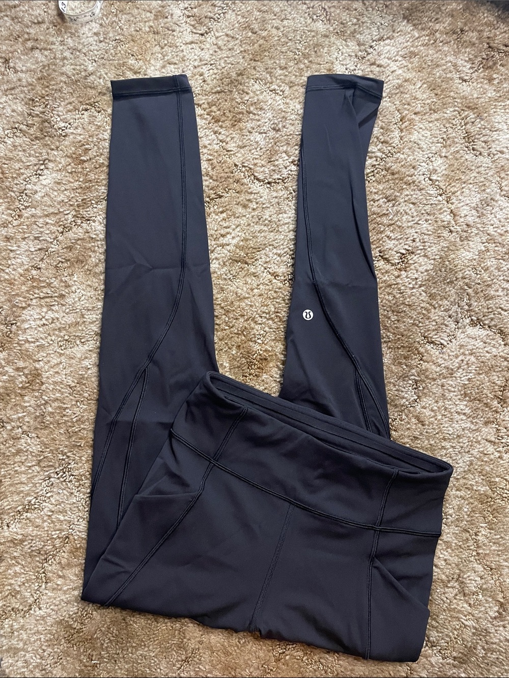 Lululemon Woman’s Black Leggings with Pockets Size 6